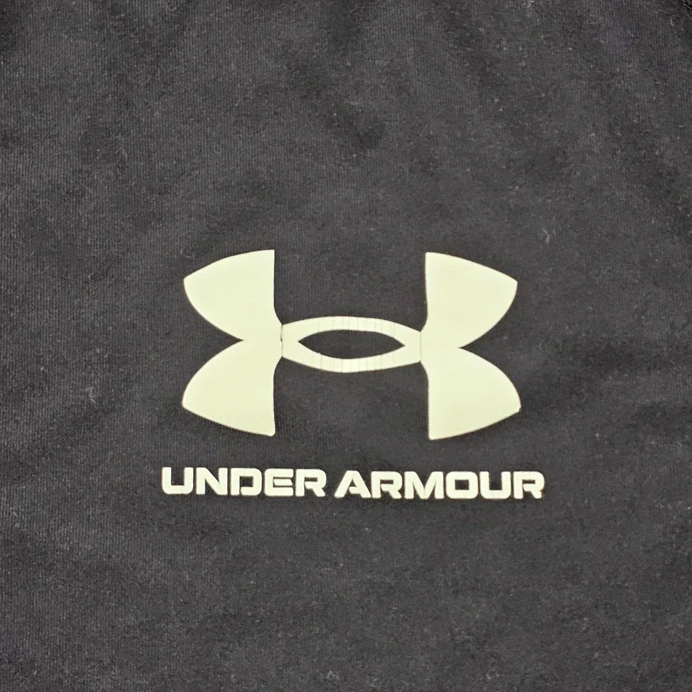 Under Armour Swim Loose Black Short Sleeve Performance Swim Shirt Youth L